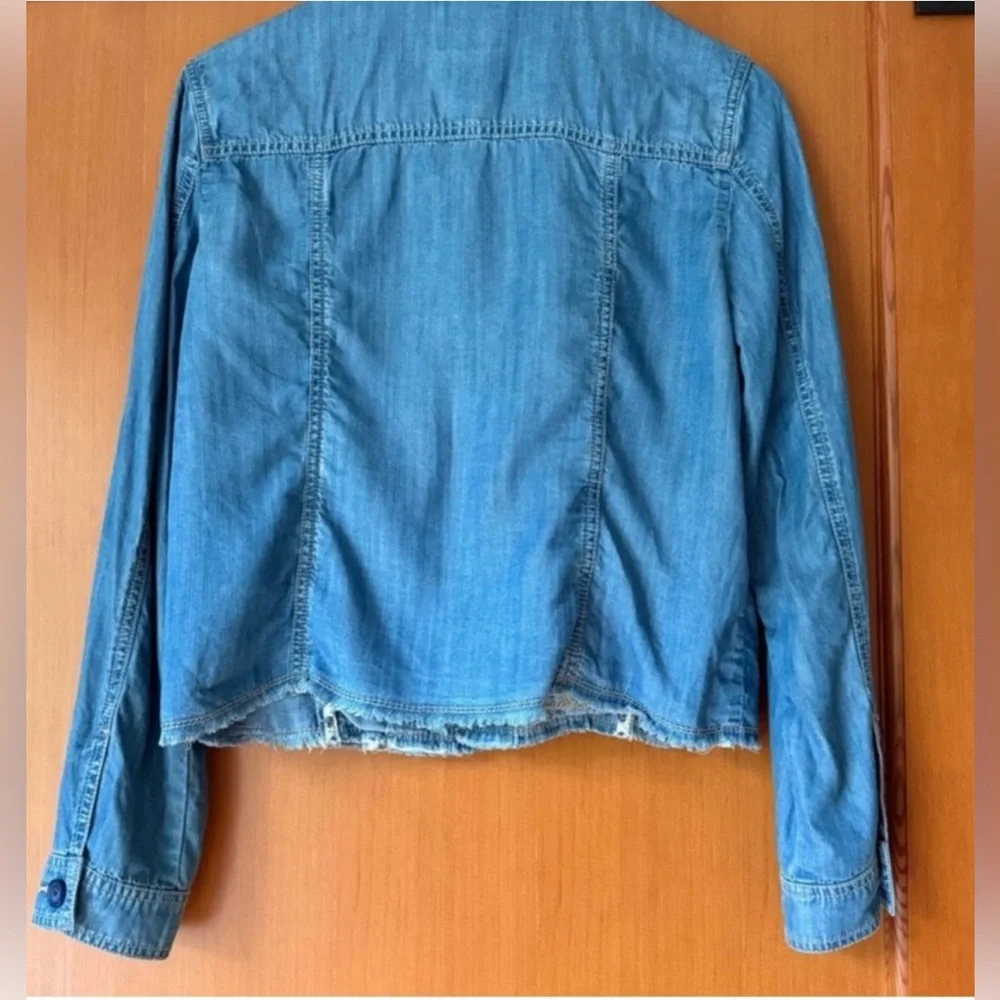 Tommy Bahama Chambray O’Lei Jean Jacket with frayed hem EUC Sz. M - Picture 4 of 7